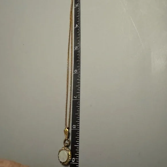 Antique mother of pearl small locket in gold filled - Picture 2 of 8